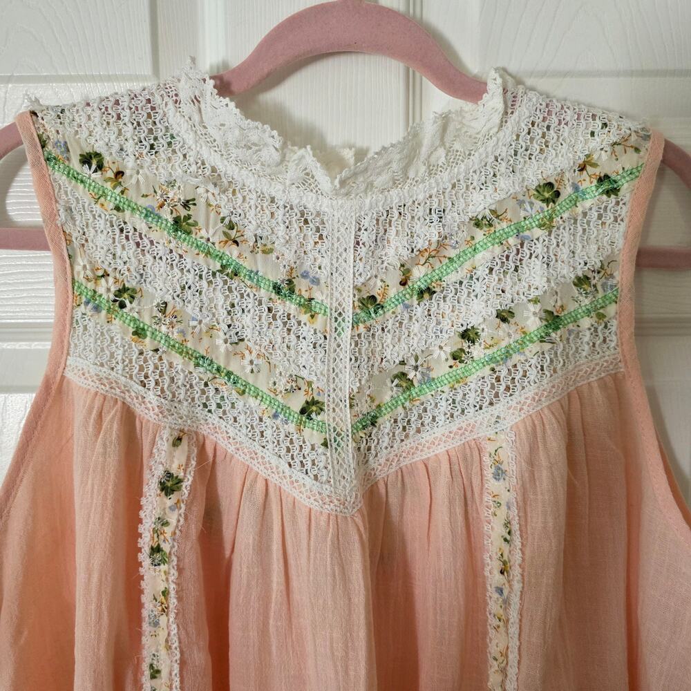 POL Whisperlace Garden Blouse in Tea Rose Blush Size Medium - Picture 3 of 10